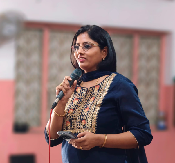 Lidiya Lawrence, founder of Elainta Academy, speaking at a workshop